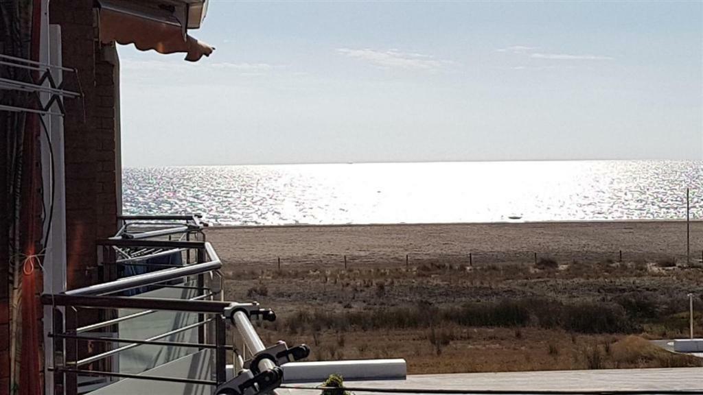 Apartamento Playa Mar Castelldefels Esterno foto